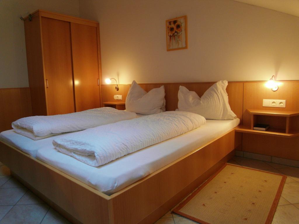 Weinhotel Kirchenwirt Gols Phòng bức ảnh