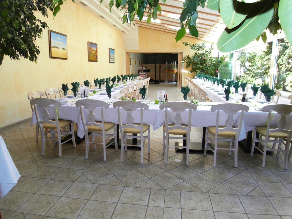 Weinhotel Kirchenwirt Gols Ngoại thất bức ảnh