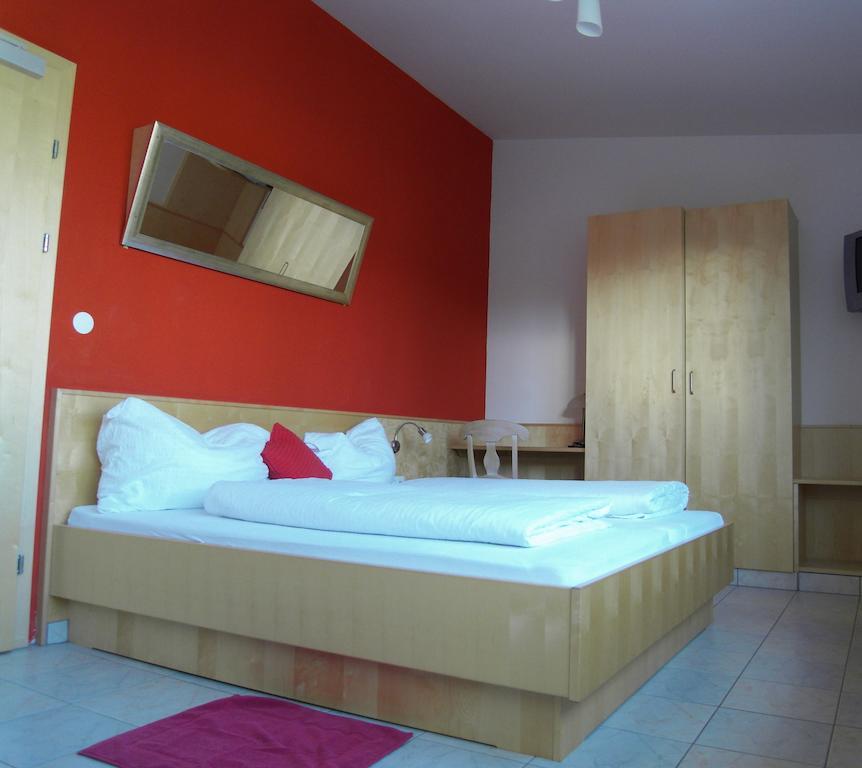 Weinhotel Kirchenwirt Gols Phòng bức ảnh