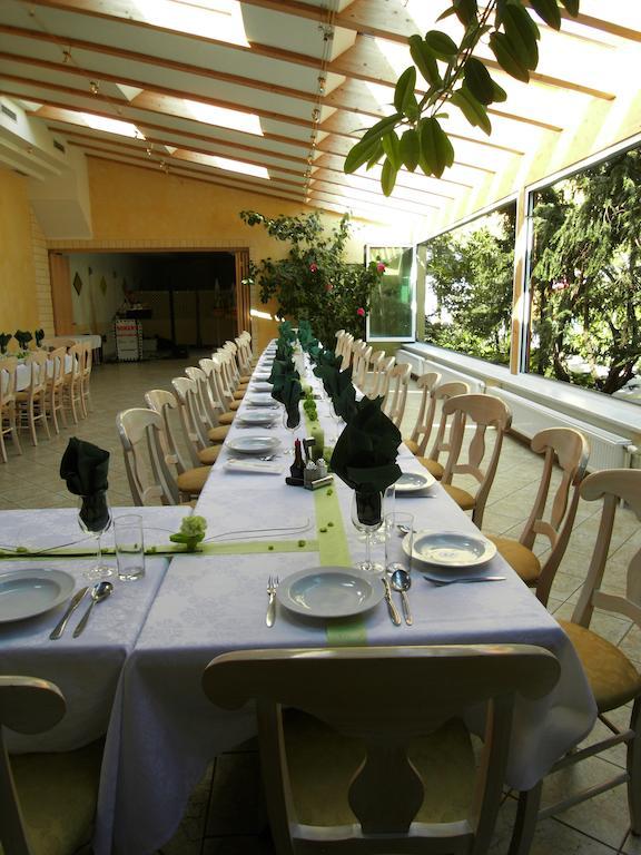 Weinhotel Kirchenwirt Gols Ngoại thất bức ảnh