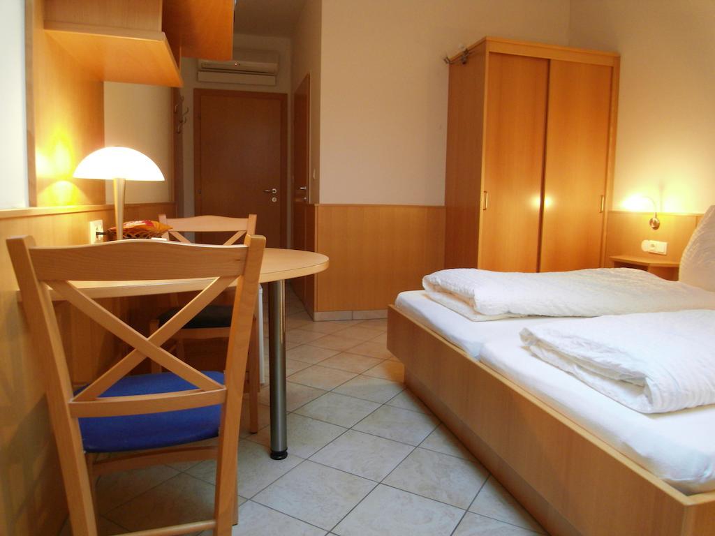 Weinhotel Kirchenwirt Gols Ngoại thất bức ảnh