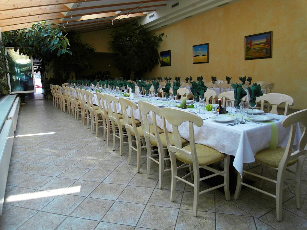 Weinhotel Kirchenwirt Gols Ngoại thất bức ảnh